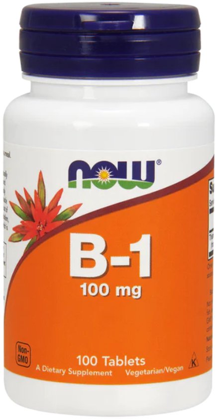 Een witte fles met een blauwe dop bevat 100 tabletten Vitamine B-1, 100 mg. Het label toont een rode bloem en de tekst 'Non-GMO' en 'Vegetarian/Vegan'.