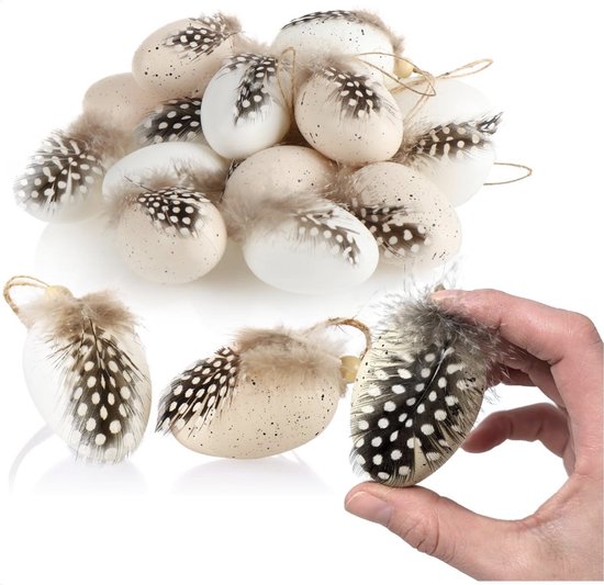 18x Paaseieren om op te hangen 7x4 cm – Decoratieve hangende eieren met veer en houten kraal – Kunststof paashangers in kwartelei look – Paasdecoratie voor paastak, paasboom en lentefeest