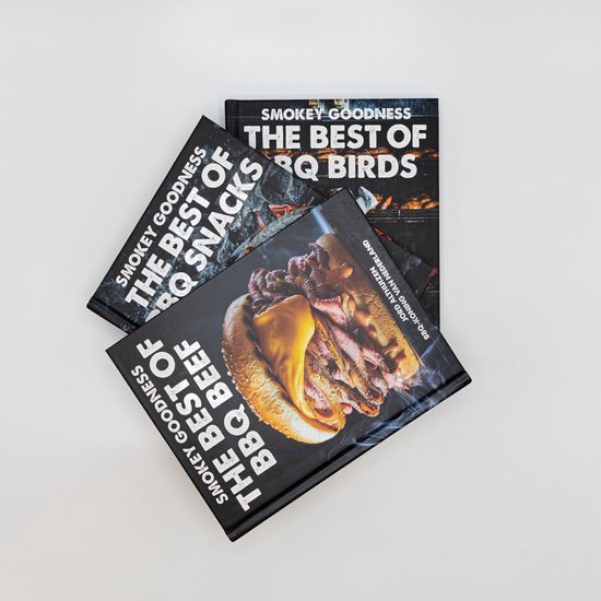 Drie kookboeken 'Smokey Goodness' op een witte achtergrond. Titels: 'The Best of BBQ Beef', 'The Best of BBQ Snacks', 'The Best of BBQ Birds'.