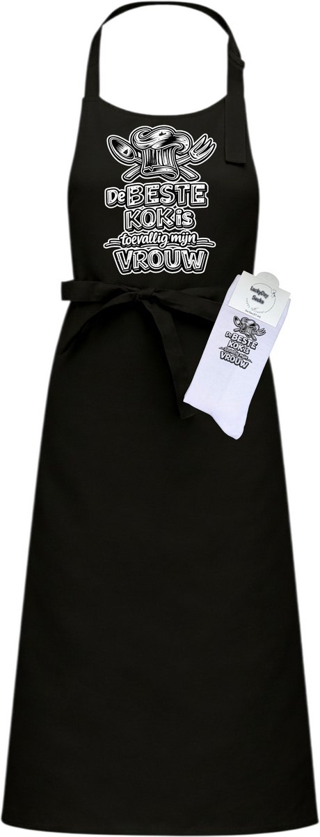 Keukenschort en sokken met tekst - Giftset - De beste kok is toevallig mijn vrouw - Moederdag - Vaderdag - Zwart - Verstelbaar - Cadeau idee - Verjaardag - Cadeau dames en heren - Liefste Opa en Oma cadeau - Kerst cadeau - Grappig cadeau - Onesize