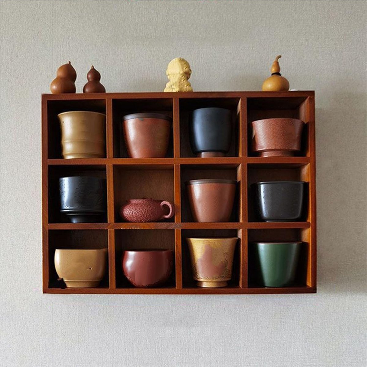 SnelShoppen - Vintage Houten Trinket Shelf Wandrek - 12 Compartimenten Mokken en Knick Knacks Display Plank - Stevige Elegante Houder met Glanzende Ra — cadeau in Wonen & Interieur - foto 4