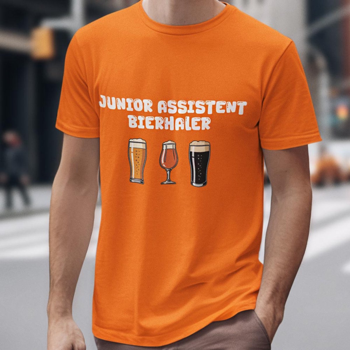 Oranje T-shirt "Junior Assistent Bierhaler" L