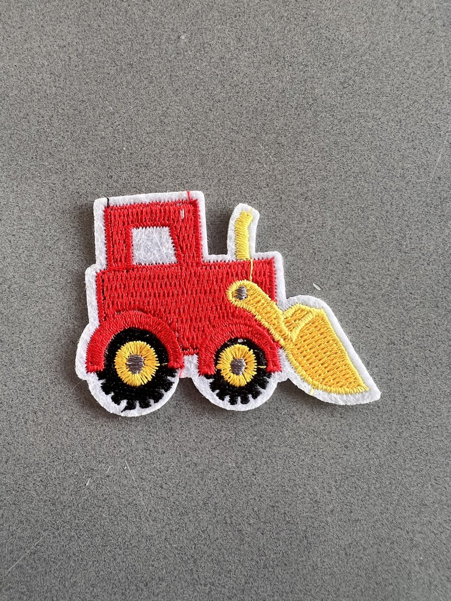 Tractor - Boer - Graafmachine - voertuig - rood - strijkapplicatie - 3 cm / 5 cm - carnaval
