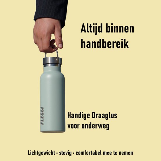 Een lichtgroene Flessi drinkfles met een handige draaglus, wordt bij de heup gedragen. Lichtgewicht, stevig, comfortabel mee te nemen.