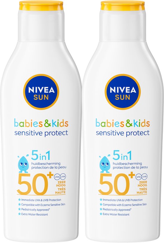 Twee flessen Nivea Sun Babies & Kids Sensitive Protect met SPF 50+ en 5-in-1 bescherming.
