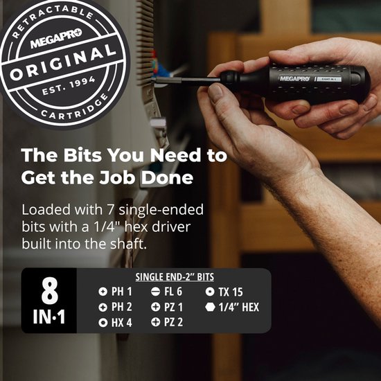 Handen gebruiken een zwarte Megapro 8-in-1 schroevendraaier. De tekst 'Retractable Cartridge' en 'The Bits You Need to Get the Job Done' is zichtbaar.