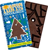 Tony's Chocolonely kerstreep met blauwe winterse verpakking en een bruine kerstboomvormige chocolade, naast een bruine chocoladereep.
