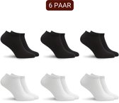 Set van 6 paar enkelsokken, 3 paar zwart en 3 paar wit.