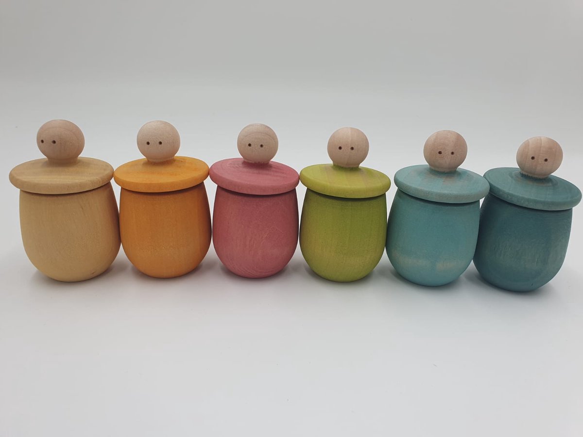 Houten poppetjes in bakjes - Pastelkleuren - 6 stuks - Open einde speelgoed - Educatief montessori speelgoed - Grapat en Grimms style