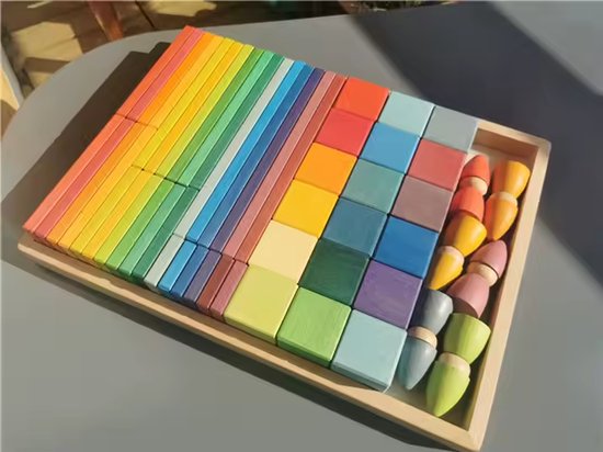Houten blokken in tray - Houten kaboutertjes - Houten blokjes - Houten plankjes - Regenboogkleuren - 50 blokken, 6 kabouters, 1 tray - 35 cm x 27 cm - Open einde speelgoed - Educatief montessori speelgoed - Grapat en Grimms style van Houten — afbeelding 5