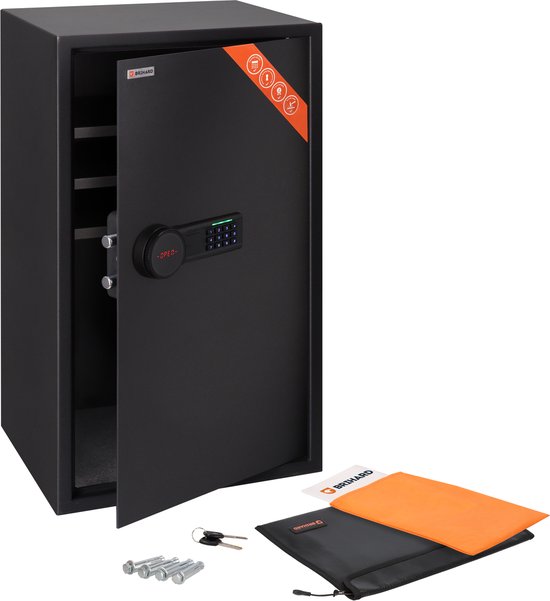Zwarte kluis met digitale code, open deur, en accessoires zoals sleutels en een brandwerende tas.