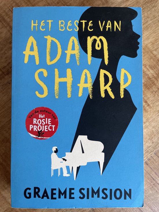 Blauwe omslag van 'Het beste van Adam Sharp' met gele tekst en een zwarte profielschets.