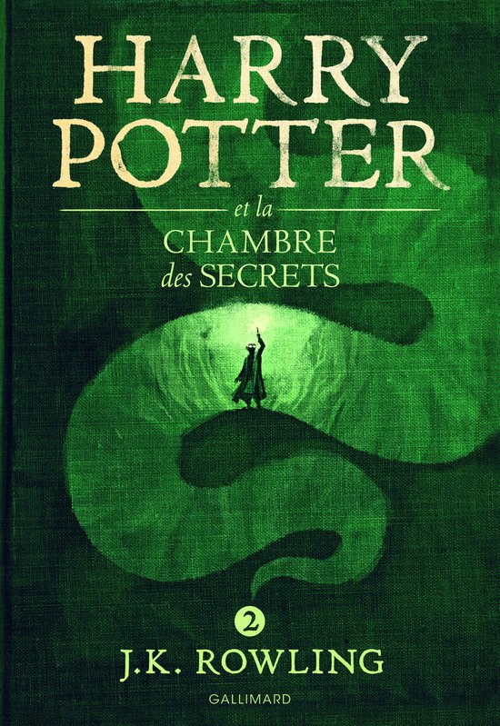 Harry Potter et la Chambre des Secrets : un personnage se tient dans un tunnel verdâtre en forme de serpent, baguette levée.