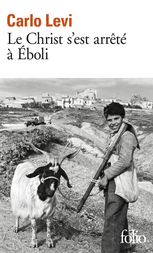 Boekomslag: "Le Christ s'est arrêté à Éboli" van Carlo Levi. Een jongen met een geit in een dorre landschap.