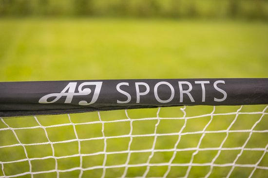 Zwarte buis met witte AJ SPORTS tekst