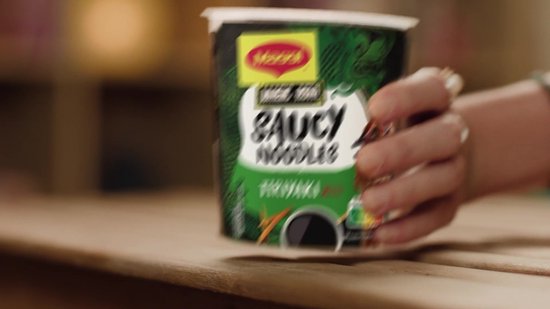 Maggi Saucy Noodles Red Curry - 8 stuks x 75g - Voordeelverpakking