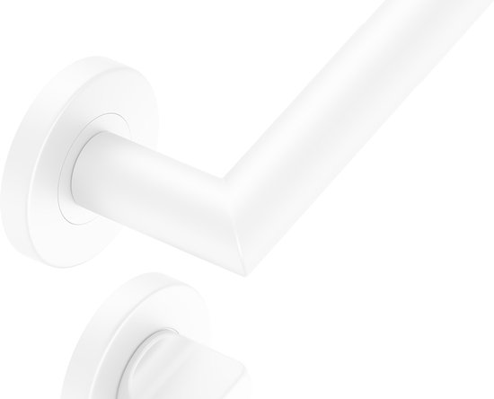 Close-up van een mat witte deurklink met ronde rozet en WC-knop.