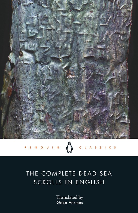 Rug van een boek met de titel "The Complete Dead Sea Scrolls in English". De rug is groen met inscripties.