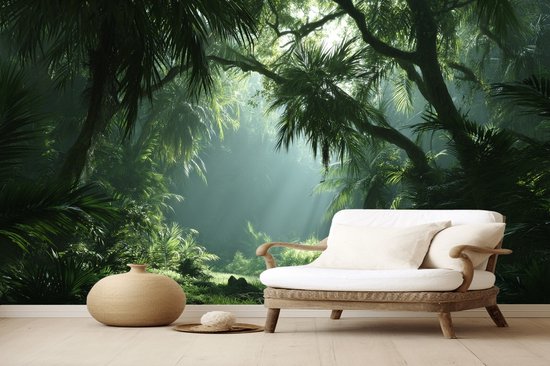 Vliesbehang Fotobehang - Verdant Jungle Serenity Wallpaper - 250x100 centimeter