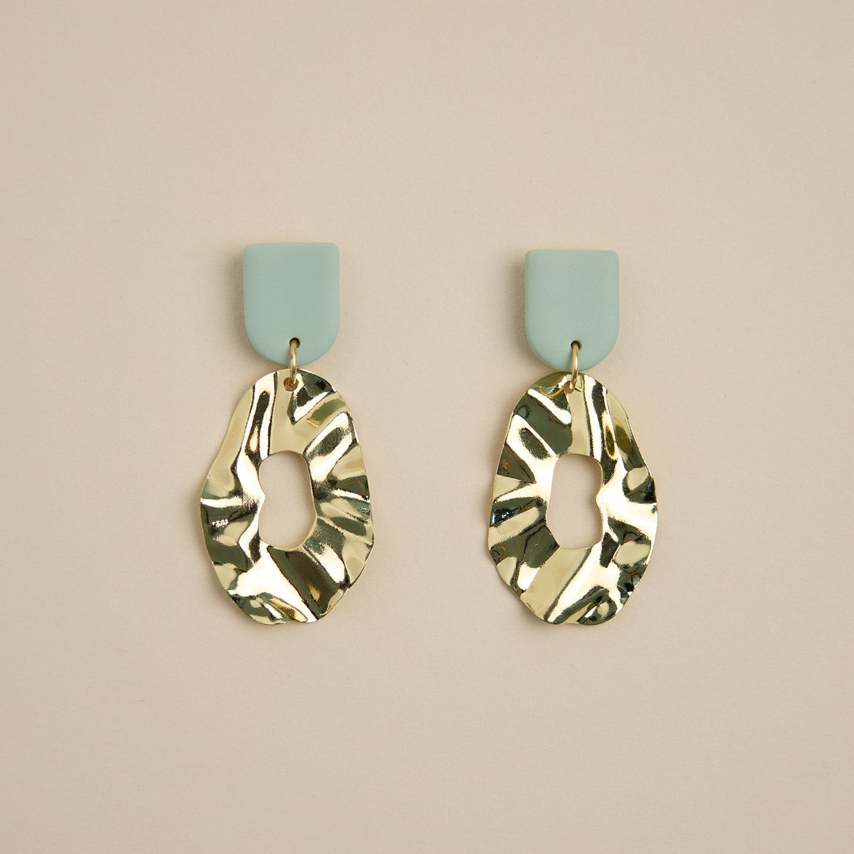 Goud oorbellen -LYHO Sieraden -4,5 x 1,30 cm -Goud oorbellen / saliegroen -lia earrings -Stainless Steel -Waterproof -Nikkel vrij -Kerst cadeau -Sinterklaas cadeau -Valentin -Moederdag -Handgemaakte oorbellen van klei
