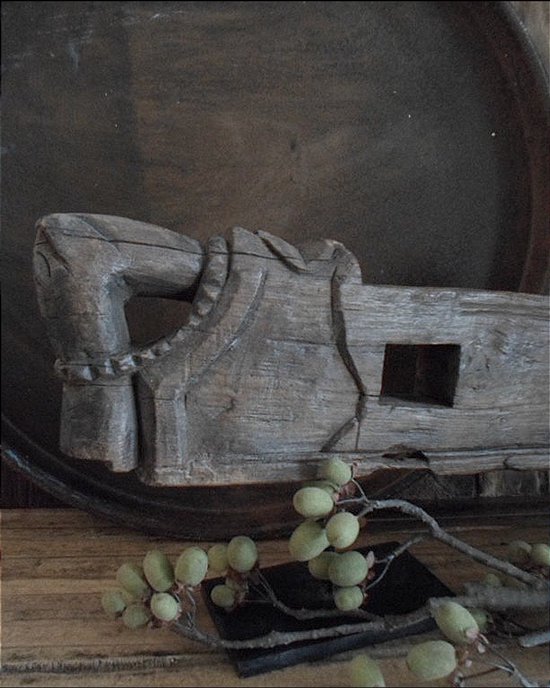 Cheval en bois authentique sur support en fer/Beau vieux cheval en bois sur support