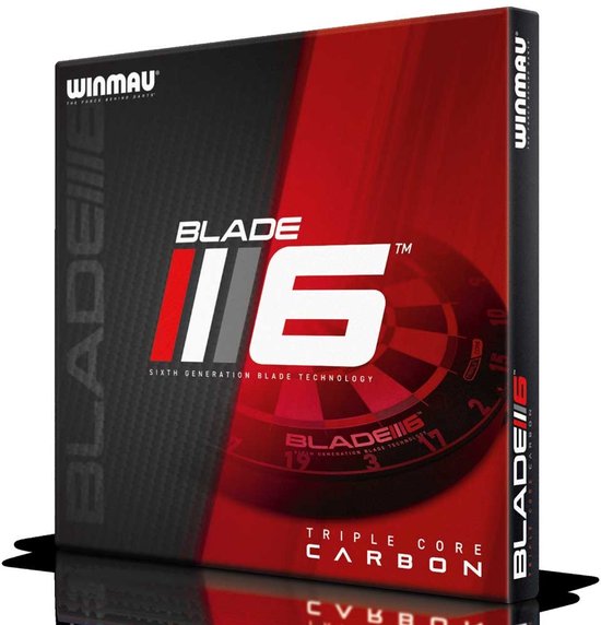 Verpakking van het Winmau Blade 6 dartbord, zwart met rode accenten, met de tekst "BLADE 6 TRIPLE CORE CARBON".