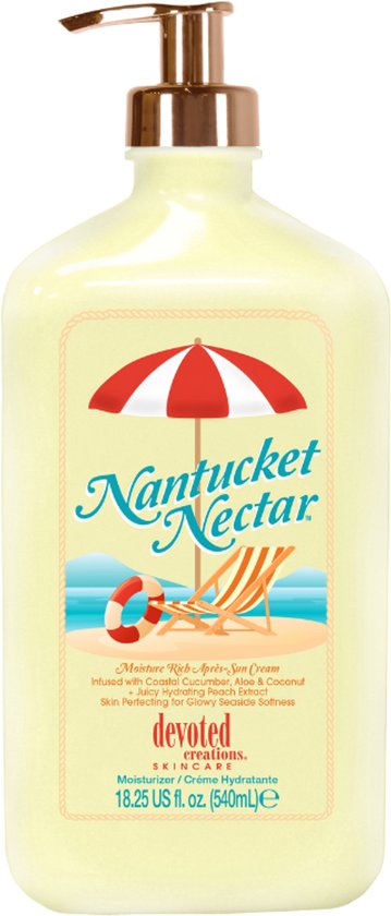 Lichtgele fles met pompdispenser. Het label toont een strandtafereel met de tekst 'Nantucket Nectar Moisture Rich Après-Sun Cream'.