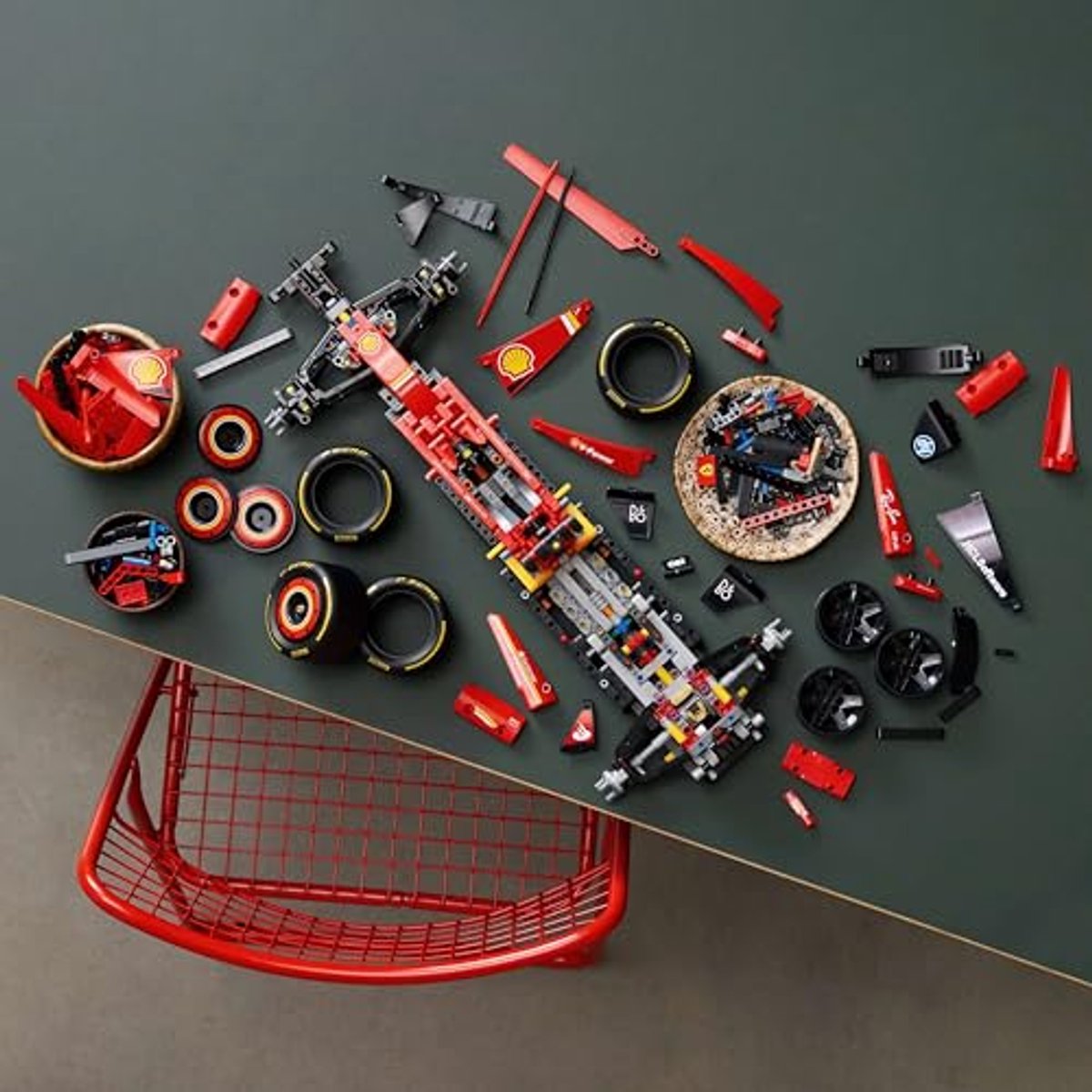 LEGO Technic - Ferrari SF-24 F1 auto - 42207 — afbeelding 4