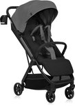 Grijze kinderwagen met kap, veiligheidsbeugel en verstelbare rugleuning.