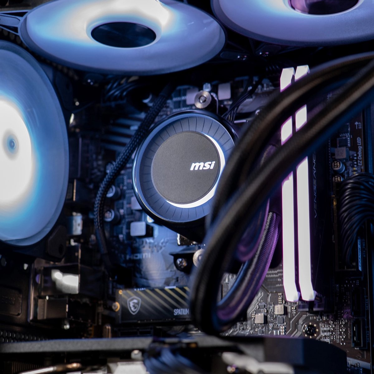 FlowUp Ik hoor je Gaming PC - Ryzen 5, RTX 5060, Waterkoeling thumbnail 6