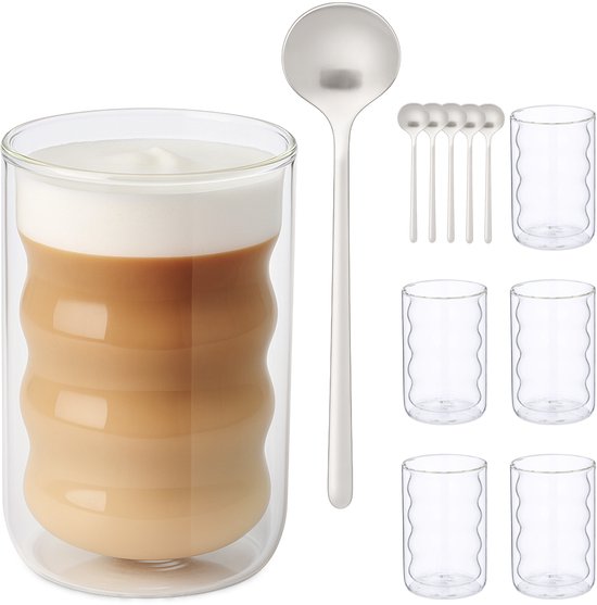 Ensemble de six verres à double paroi, 350 ml, avec un design ondulé. Comprend une longue cuillère et six petites cuillères.