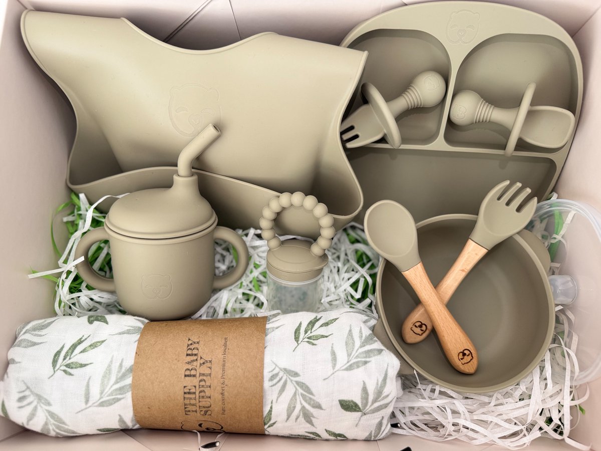 The Baby Supply – Botanical Baby Box | Olijfgroene Kraamcadeau Serviesset met Hydrofiele Doek