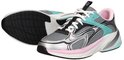 Een paar Skechers S2K sneakers in zilver, roze en mintgroen, één schoen ligt op zijn zijkant.