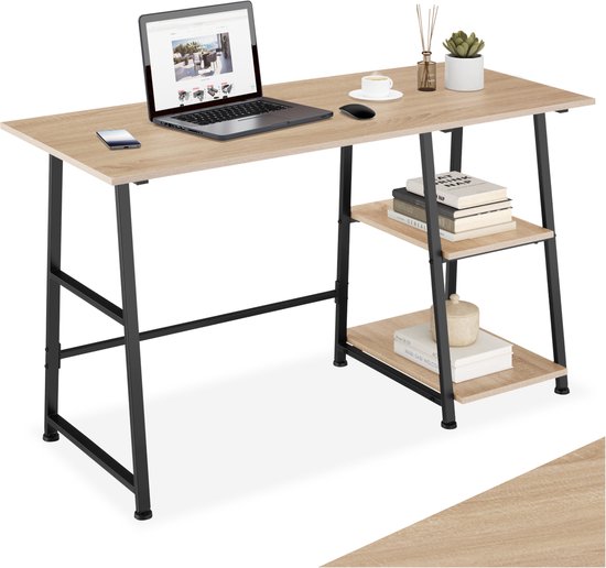 Bureau met houten blad, zwart metalen frame en 2 legplanken, met laptop en telefoon.