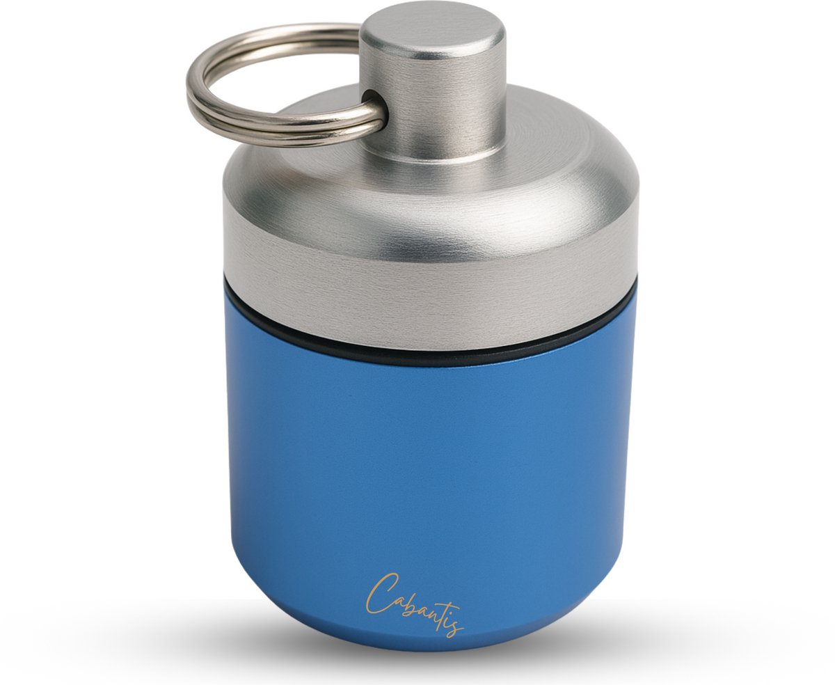 Cabantis® Bulky Mini Pillendoos Sleutelhanger – Aluminium Medicijnhouder – Reispillendoosje – Makkelijk Schoon te Maken – Draagbaar & Lucht- en Waterdicht – Lichtblauw & Zilver