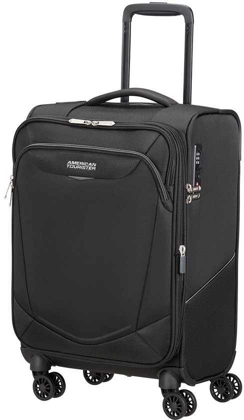 Zwarte American Tourister koffer met wieltjes en uitschuifbare handgreep. Een voorvak met rits.