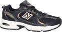 Zijkant zwarte New Balance U530 sneaker, luipaardprint, beige accenten.