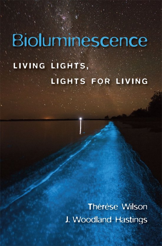 Boekomslag met de titel 'Bioluminescence, Living Lights, Lights for Living' boven een donkere kustlijn met gloeiende blauwe golven onder een sterrenhemel.