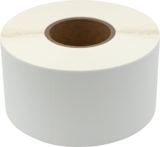 Rol met witte, blanco etiketten met kartonnen kern.