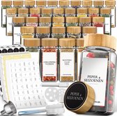 Soothe 36 Pots à Épices en Verre Carrés avec Couvercles en Bambou - 2 Types de Couvercles à Saupoudrer - Saupoudreur d'Épices - Spice Jars - Ensemble Complet incluant des Étiquettes d'Épices, un Stylo Craie et des Accessoires - 120ml
