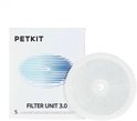 Witte PETKIT verpakking en een rond wit filter, met blauwe abstracte cirkel.