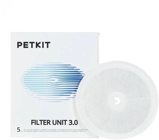 Witte PETKIT verpakking en een rond wit filter, met blauwe abstracte cirkel.