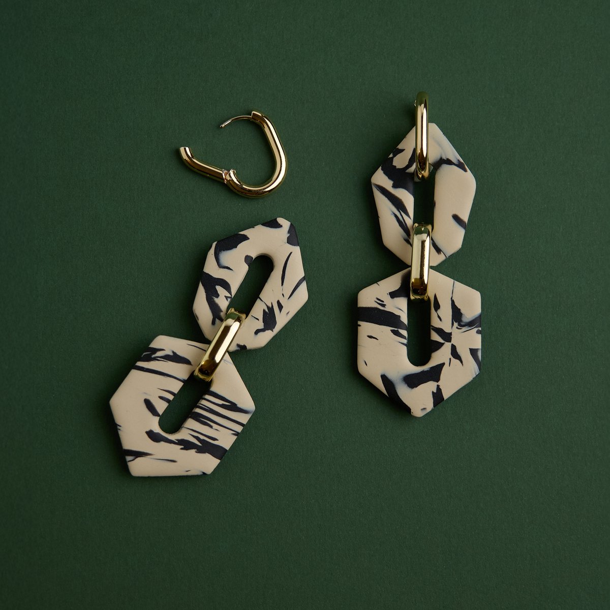 Goud Hoepel oorbellen -LYHO Sieraden - 7 x 0.5 cm - Goud oorbellen / Marmerbeige Hangers -Shilla Hoepel oorbelle -roestvrij staal -Waterdicht -Nikkel vrij -Kerst cadeau -Sinterklaas cadeau -Valentin -Moederdag -Handgemaakte oorbellen van klei
