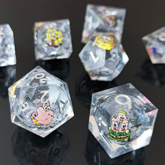 Ensemble de dés Joya Kids® Dungeons and Dragons | Set de Dés DnD Polydice | Ensemble de dés D&D | Ensemble de 7 pièces en résine | Coffre de rangement de Luxe inclus | Bob l'éponge | Core liquide avec paillettes