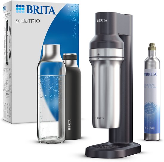 Brita SodaTrio sodamaker met glazen fles, zwarte fles en CO2-cilinder.