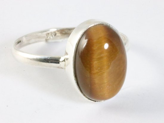 Zilveren ring met glanzende, ovale bruine tijgeroog edelsteen.