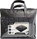 Zwarte draagtas met een gewatteerde verzwaringsdeken erin. Tekst: Vonia, Weighted Blanket, 7kg, 150x200cm, Deeper Sleep.