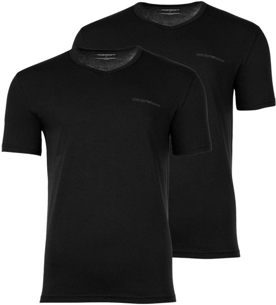 Twee zwarte Emporio Armani v-hals t-shirts voor heren naast elkaar.