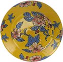 Bovenaanzicht van een gele pot met deksel, versierd met bloemen en bladeren.