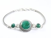Bracelet artisanal en argent avec émeraude